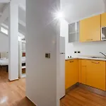 Guesthost - Viale Umbria Bright * Milan