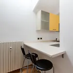 Guesthost - Viale Umbria Bright Apartment Milan
