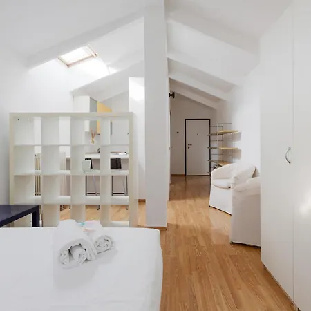 Guesthost - Viale Umbria Bright Apartment