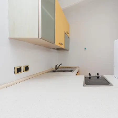 Guesthost - Viale Umbria Bright Appartamento Milano