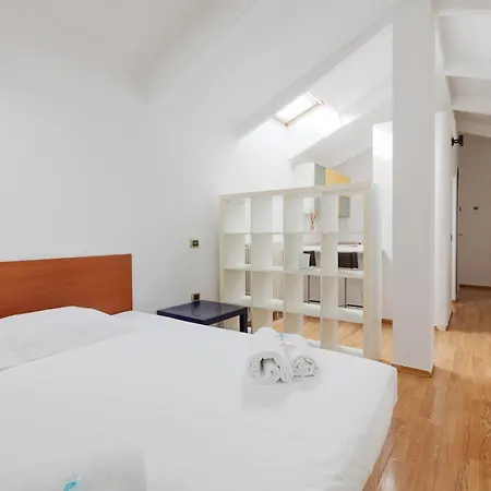 Guesthost - Viale Umbria Bright Lägenhet