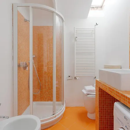 Guesthost - Viale Umbria Bright Апартаменты Милан