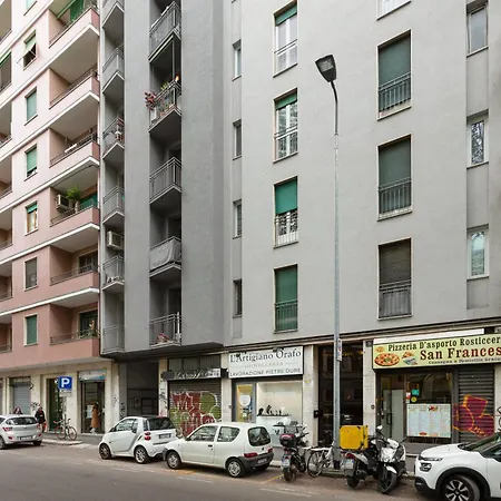 Guesthost - Viale Umbria Bright Апартаменты Милан