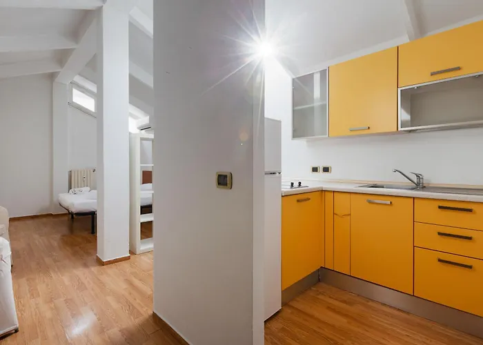 Guesthost - Viale Umbria Bright * Milano